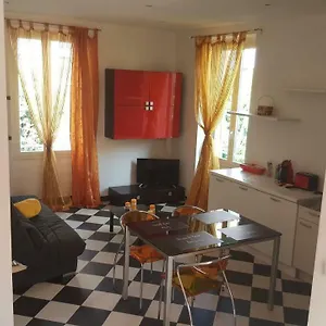https://chez-fifine.fr-provencehotel.com